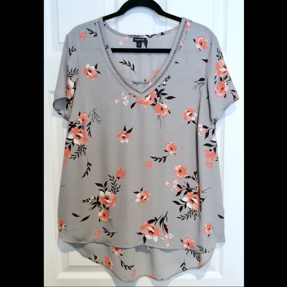 TORRID Grey Floral Blouse size 00